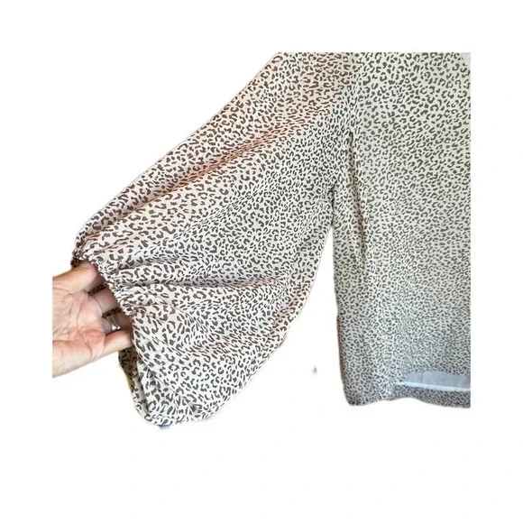Women's Animal Print Small Over-sized Blouse - Picture 3 of 6